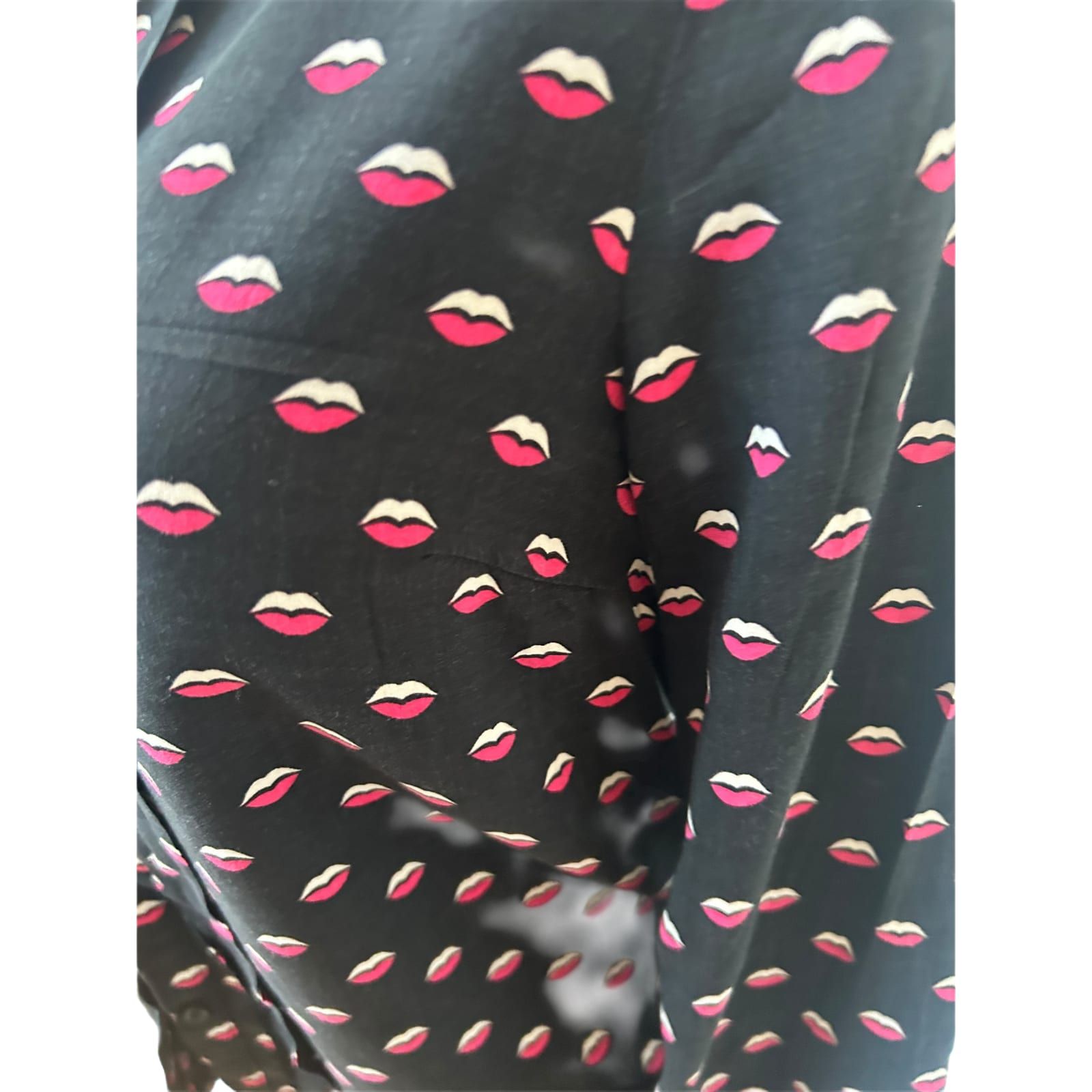 NAF NAF Damen Langarmbluse Lippenmuster Kragen Knopfleiste Größe 38