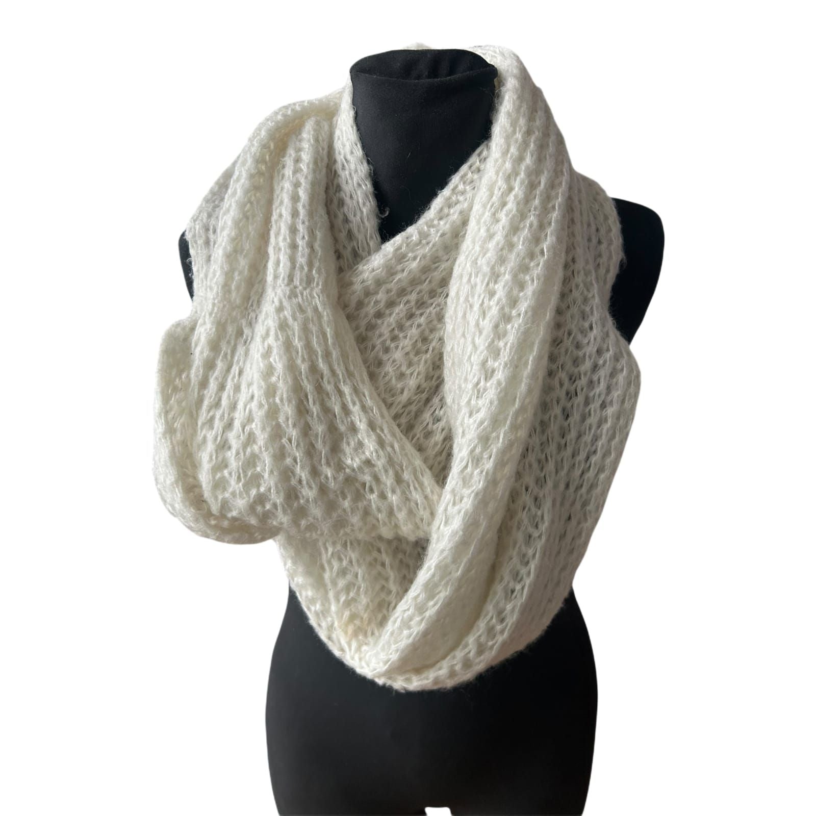 Schöner Damen Loop Schal beige grob gestrickt weich Herbst Winter