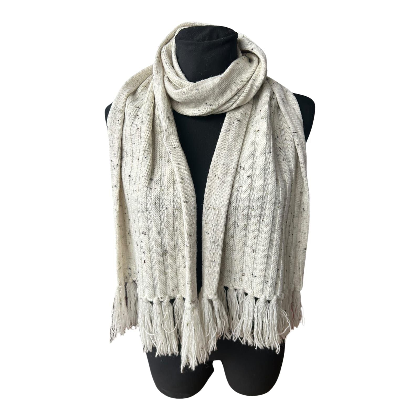 Damen Schal weich beige wollig mit Fransen gestrickt klassisch Herbst Winter