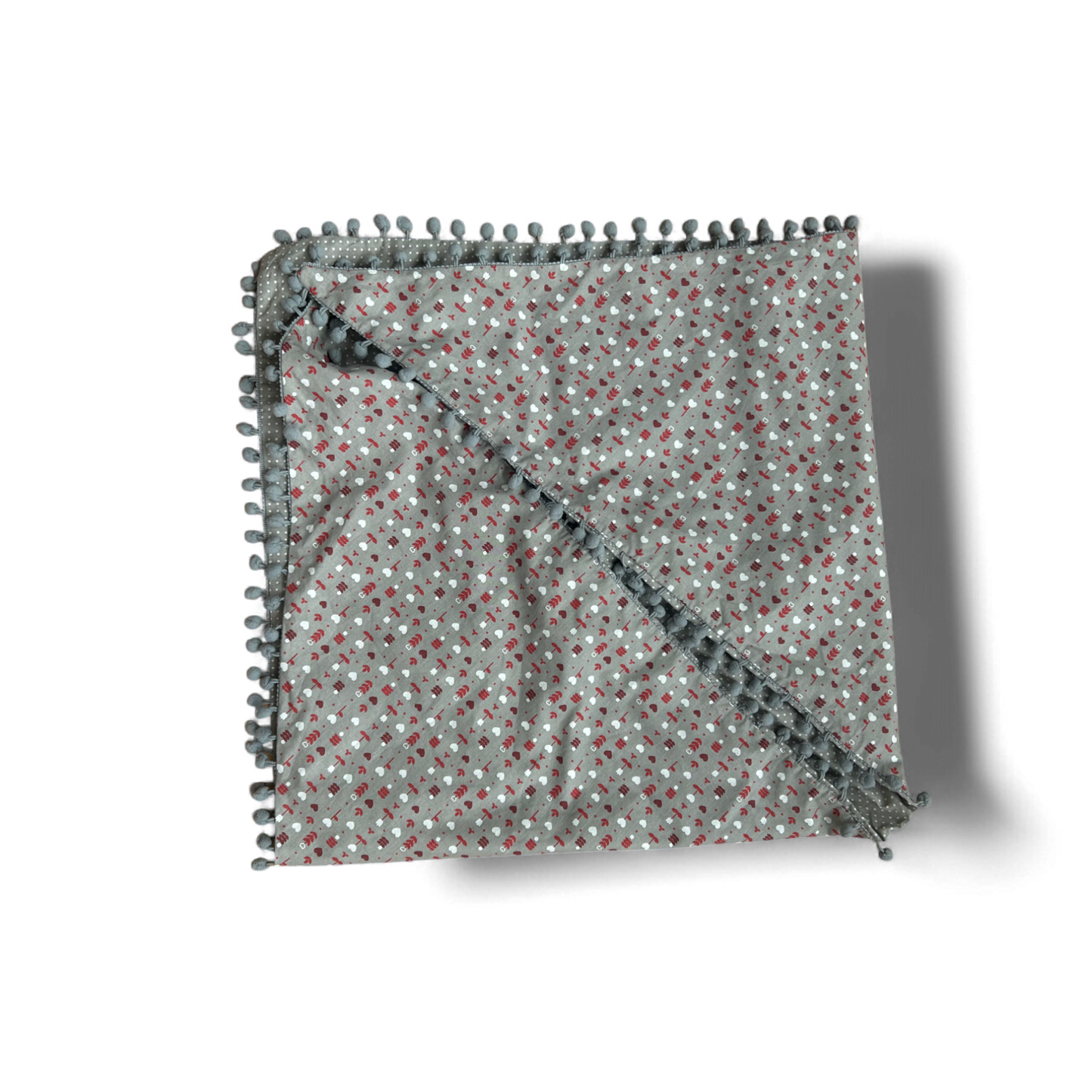 🔺 Doppelseitiges Dreieckstuch mit Blumen & Herzen – Baumwolle mit Bommeln