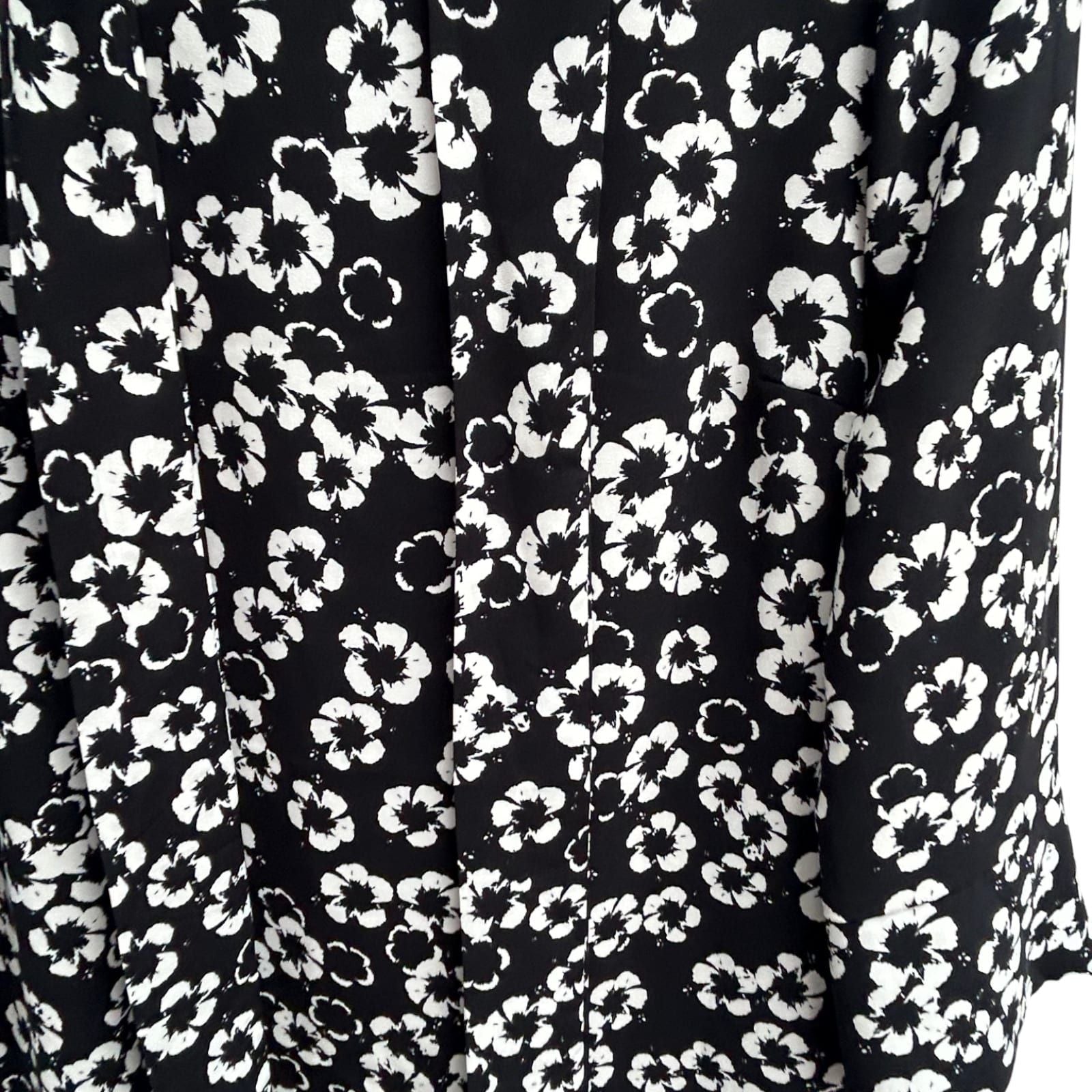 H&M Kleid Damen Gr 38 Schwarz Weiss Blumen Bindegürtel Elegant Klassisch Knielang