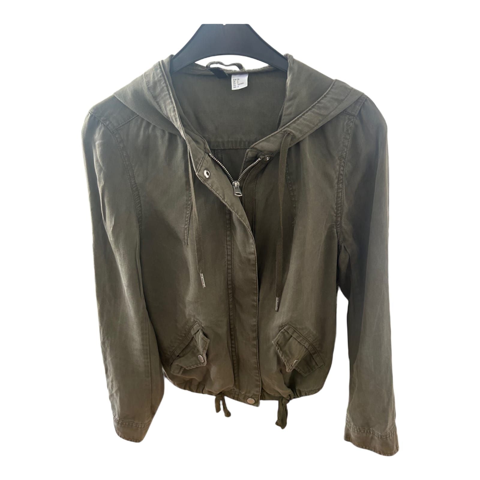 Divided Blousonjacke 36 Khaki – Lyocell – Used Look – Kurz & Lässig