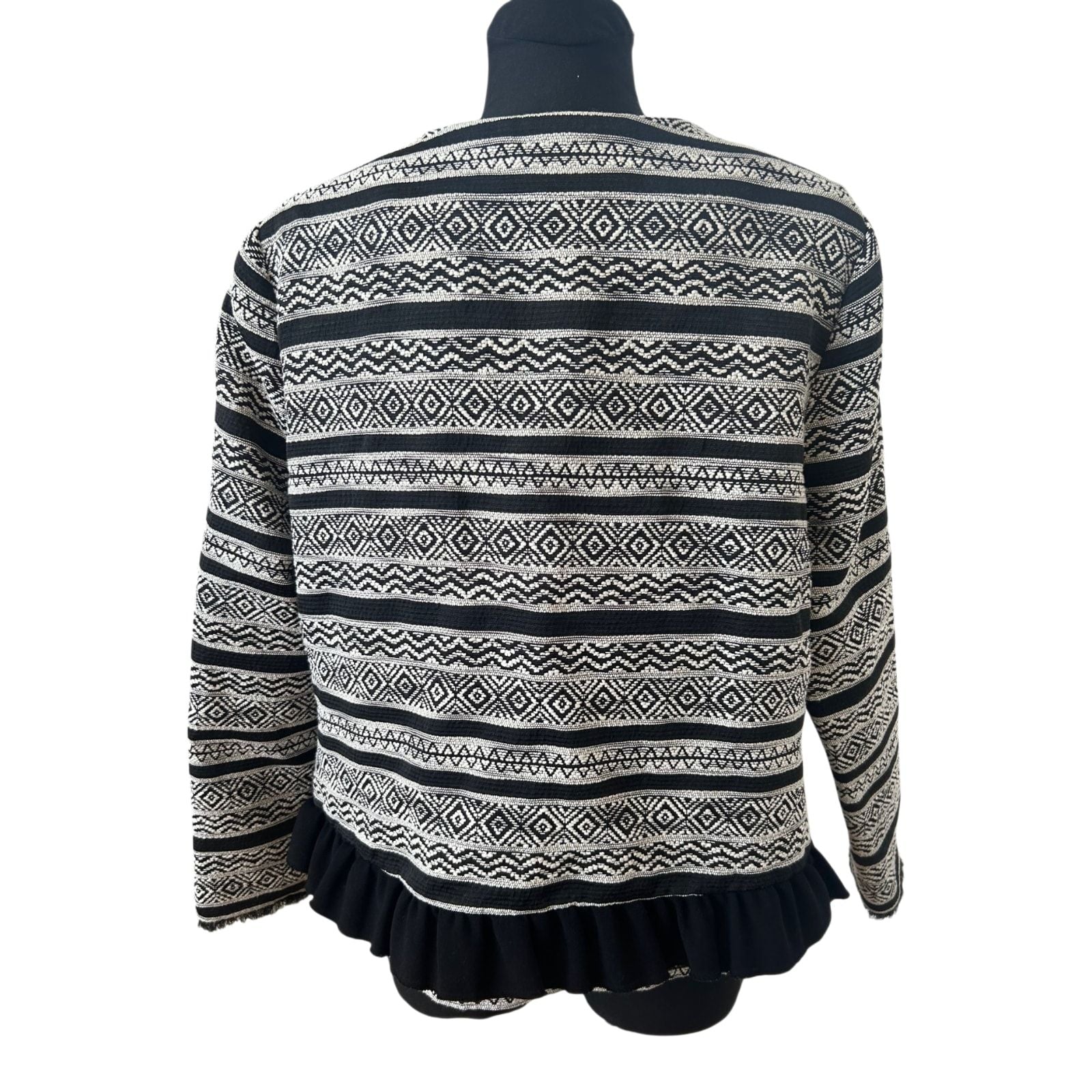 Damen Jacke Gr 48 Schwarz Weiss Ethno Muster Rüschen Reißverschluss