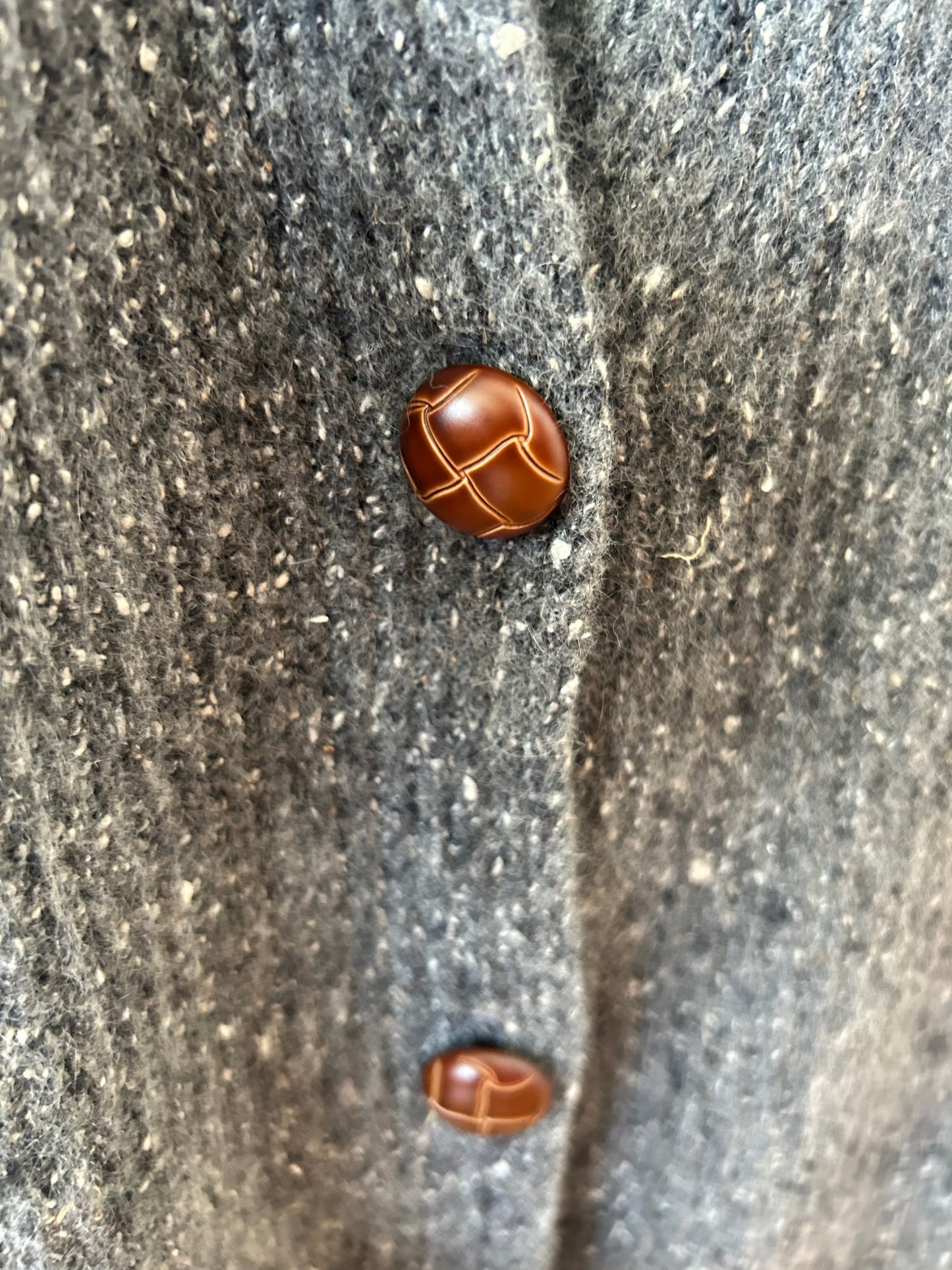 Strickweste Grau Gr 42 Seidenmix Knopfleiste Glanzgarn V-Ausschnitt Lang