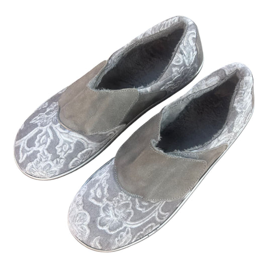 Warme Hausschuhe Gr. 42 grau floral mit Futter Vintage Look Filzoptik