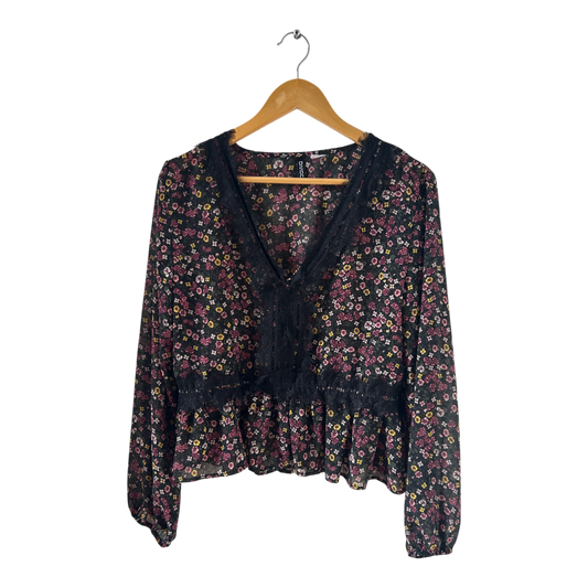 Divided H&M Bluse Gr 40 Schwarz mit Blumen Rüschen Spitze verspielt Boho Look
