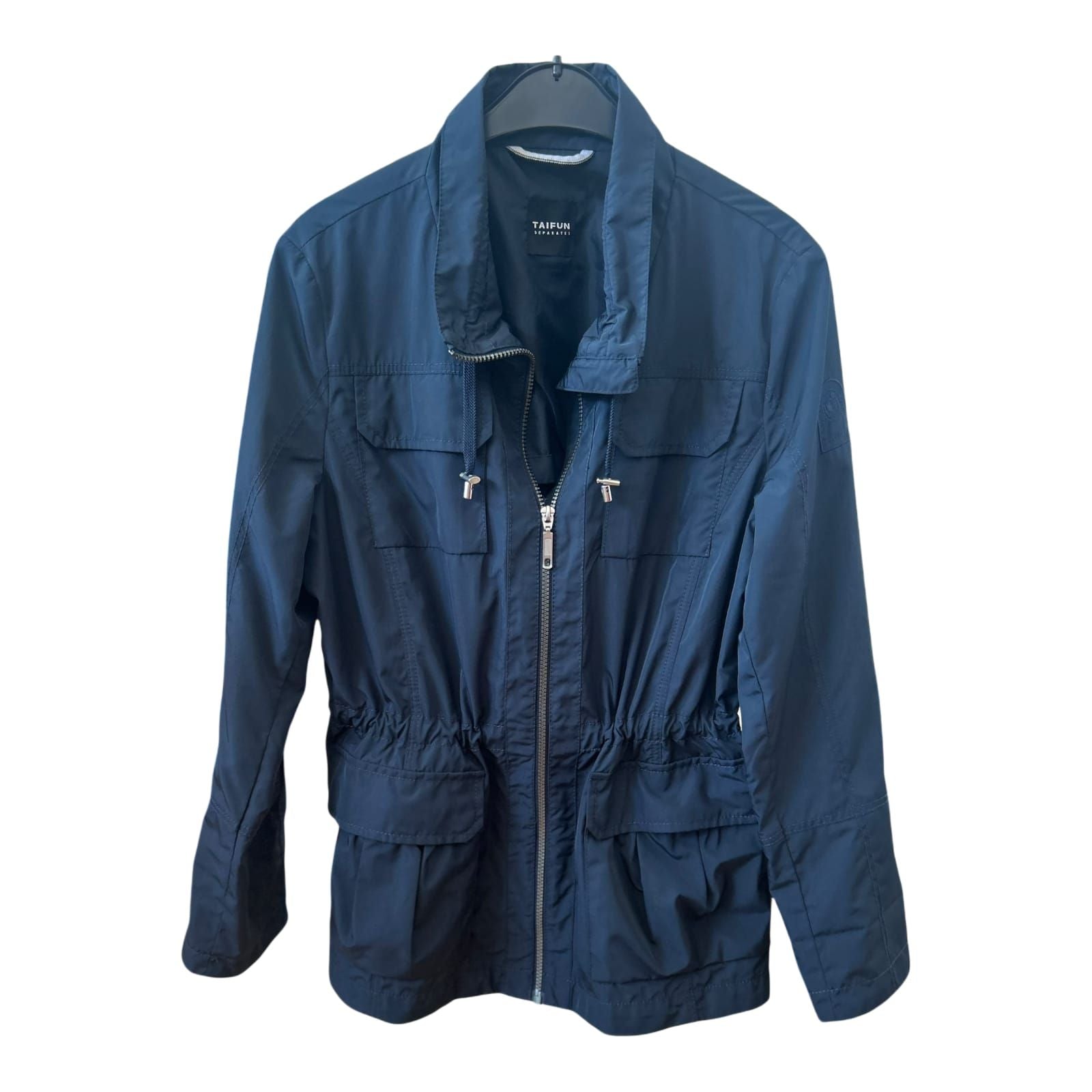 Taifun Damenjacke M Blau – Taillierbar – Funktional & Stylisch 🌀